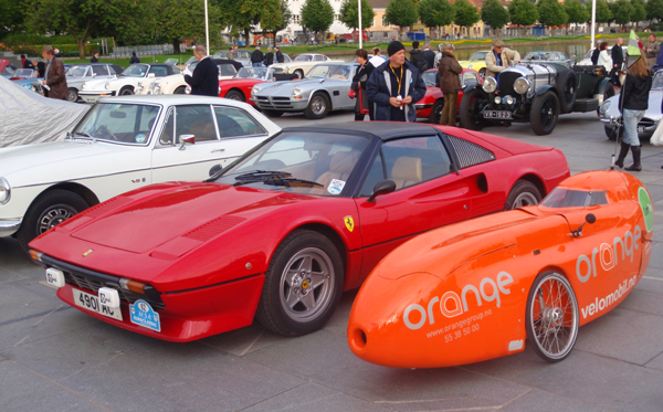 Ferrari 308 GTS og Velomobil